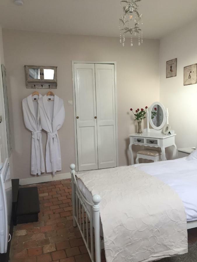 No 3 Route De Lingramiere Bed & Breakfast La Ferte-Mace Dış mekan fotoğraf
